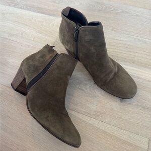 AQUATALIA Heeled Ankle Booties